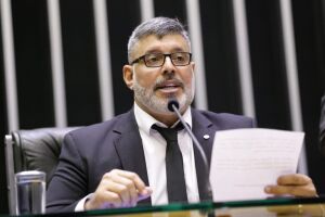 Frota diz que vai protocolar pedido de impeachment de Bolsonaro