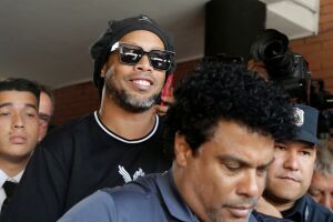 Ronaldinho Gaúcho e irmão são detidos no Paraguai no caso dos passaportes falsificados