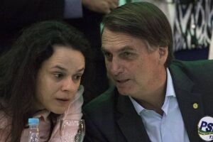 Janaína Paschoal se diz arrependida e pede renúncia de Bolsonaro