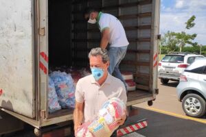 Prefeitura entrega 120 cestas básicas para família de autônomos que prestam serviço na UTR