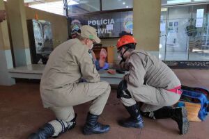 Pintor é ferido a tiros enquanto aguardava para iniciar trabalho