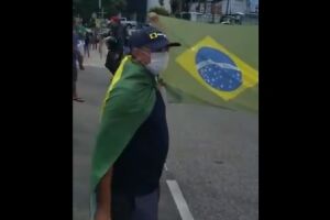 Bolsonarista é preso por aglomerar em manifestação e grita pelo 'papai' no Ceará