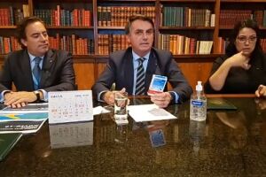 Bolsonaro sobre Mandetta: 'Médico não abandona paciente, mas paciente troca de médico'