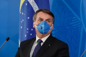 Juíza rejeita relatório e exige que Bolsonaro mostre resultado de exame da covid-19