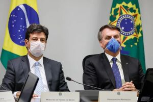 Bolsonaro responde se vai demitir Mandetta: 'NÃO'