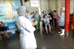 Paciente tratado com cloroquina deixa hospital em Corumbá