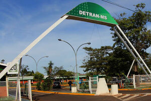 Detran-MS volta a atender nesta segunda-feira