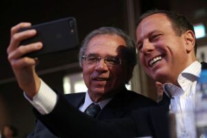 Dória liga para Paulo Guedes e pede: 'desembarque do governo agora'