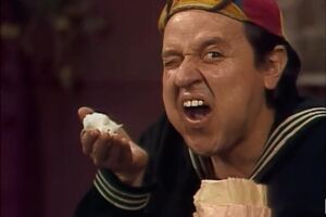 Quico, do Chaves, diz que coronavírus é invenção de Bill Gates e maçonaria