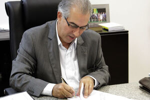 Azambuja anuncia isenção do ICMS e energia fica mais barata em MS