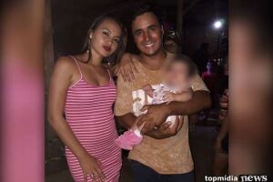 Nas redes sociais, Lucas deixou em destaque uma foto com Graziele e um beb