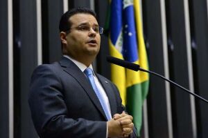 Deputado diz que respeita aliança do PSD com Bolsonaro, mas que continuará crítico