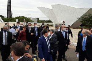 Bolsonaro vai ao STF e faz apelo para amenizar medidas restritivas nos estados