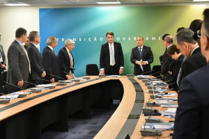 Bolsonaro alega 'questões de Estado' e pede para não ceder gravação de reunião com Moro