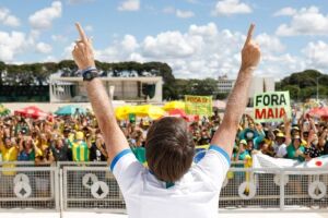 Bolsonaro desiste de churrasco no Alvorada após ironia e recorde de mortes, diz jornal