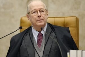 Celso de Mello envia à PGR pedidos de apreensão do celular de Bolsonaro
