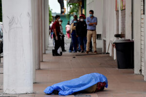 Em dia de demissão de ministro da Saúde, Brasil alcança 14.817 mortes pela covid-19