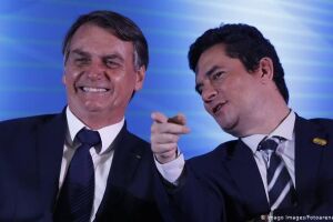 Mensagens mostram que Bolsonaro avisou Moro que havia decidido trocar comando da PF