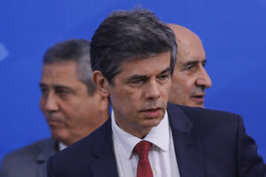 Nelson Teich admite lockdown em áreas mais afetadas pela covid-19