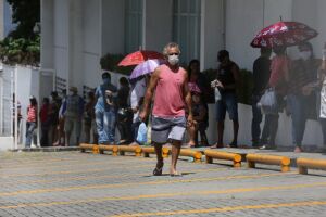 Com mais de 700 mortes pela covid-19, Ceará prorroga isolamento e torna obrigatório uso de máscara