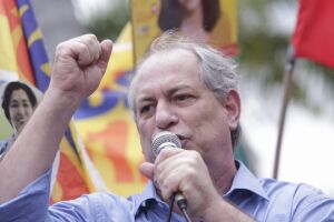 Ciro Gomes diz ter chances em 2022 e chama Bolsonaro de 'bandido' e Lula de 'corrompido'