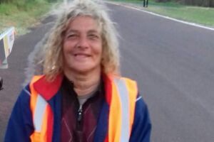 Mulher pega estrada a pé em São Paulo com destino a Dourados