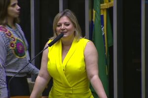 VÍDEO: CNN revela esquema de fake news de Joice Hasselman e ela rebate: 'Bolsonaro comprou emissora'