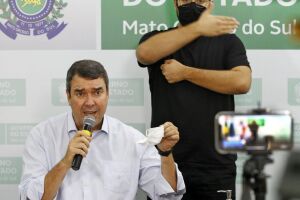 Riedel anuncia decreto de Reinaldo tornando máscara obrigatória no MS
