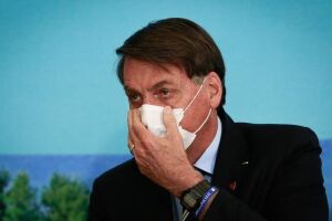 Bolsonaro veta uso obrigatório de máscaras em presídios