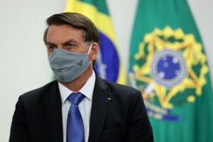 Bolsonaro aguarda resultado de exame do coronavírus