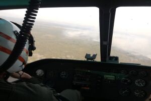 Combate a incêndio no Pantanal ganha reforço de helicóptero da Marinha