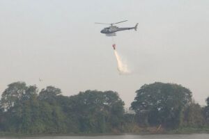 Marinha tenta conter incêndios no Pantanal e aciona aeronave da FAB