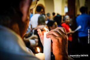 Pastor faz culto sem proteção e dispara: 'quem manda aqui é Deus e não prefeito ou governador'