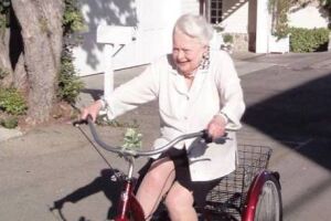 Atriz do filme 'E o Vento Levou', morre aos 104 anos