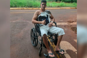 Paraplégico após levar tiro em venda de moto, jovem teme que criminoso saia impune