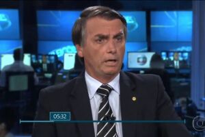 Bolsonaro diz que Globo só espalhou o pânico e que lockdown matou gente no Brasil