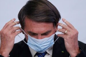 Após 1h30 de cirurgia, Bolsonaro está estável, aponta boletim médico