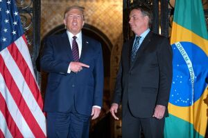 Prêmio da Zueira! Bolsonaro e Trump são premiados por gestão da pandemia