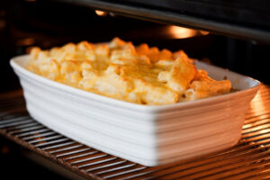 Pensando em ideias para o almoço? Veja essa receita deliciosa de macarrão de forno