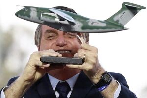 Sobre a cloroquina, Bolsonaro diz: 'é igual ateu quando o avião vai cair e lembra de Deus'