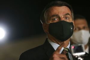 Bolsonaro diz que vai tirar cálculo renal alojado na bexiga