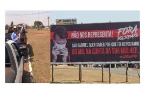 Bolsonarista com motosserra nega ameaças e intenção de derrubar outdoor: 'foi brincadeira'