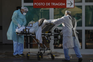 Brasil volta a ter mais mortes diárias pela covid; total é de 128 mil