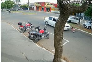 V&iacute;deo: menina atravessa rua correndo e acaba atropelada por carro