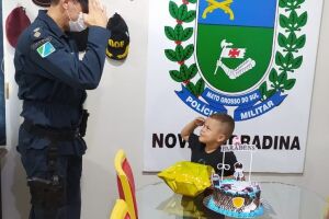 Criança fã da PM comemora aniversário no Batalhão em Nova Andradina