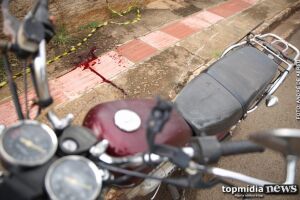 Após perder controle de moto e bater em árvore, jovem morre no hospital