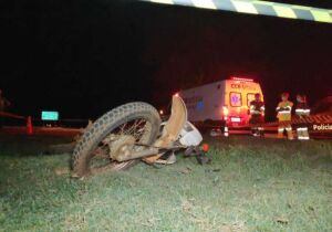 Caminhão derruba motociclista e homem morre esmagado na BR-163, em Campo Grande
