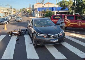 Batida entre carro e Biz deixa uma pessoa ferida em Campo Grande (vídeo)