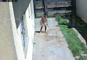 Entre flagrantes de maus-tratos, menino foi encontrado nu abandonado do lado de fora (vídeo)