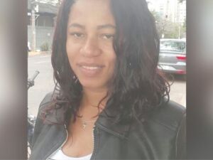 Maria do Carmo Moreira Gomes morreu ao ser prensada por um caminhão contra uma picape